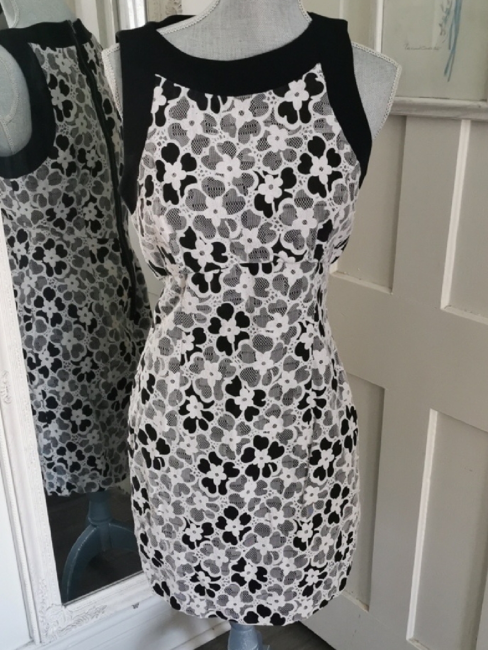 Maggy London Floral Lace Overlay Midi CareerwearOffice Sheath Cocktail Dress. 10